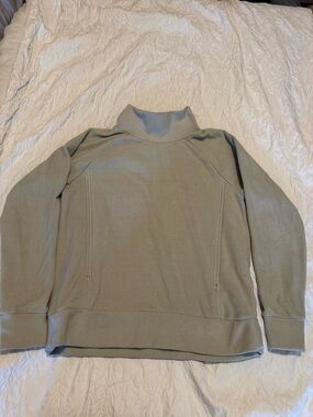 GAP maternity/nursing women’s fleece pullover